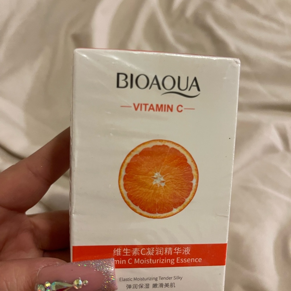 Aqua Vitamin C Serum - White and Orange
